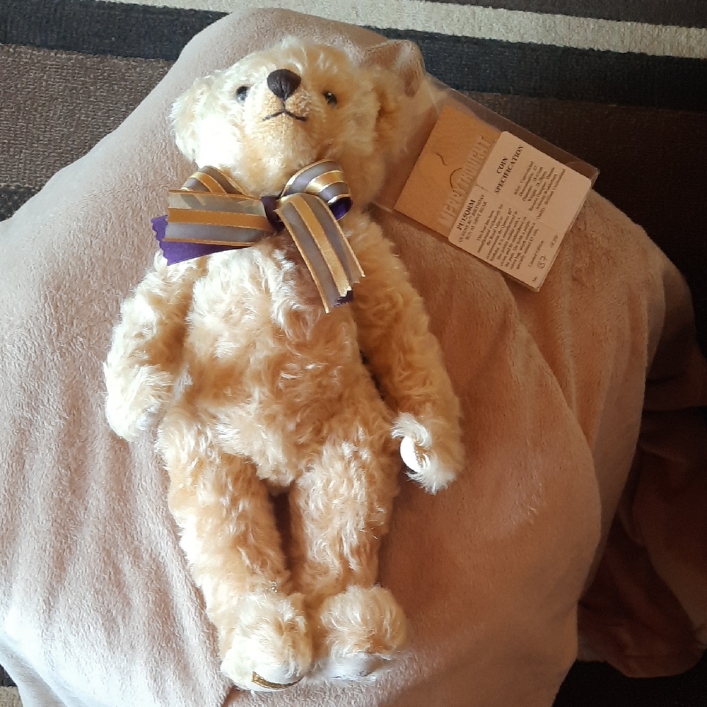 Limited edition Merrythought Queens 80th Bear. highly collectable